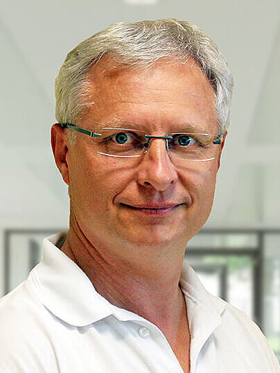 Professor Dr. Bernhard Karich ist Facharzt für Chirurgie, Orthopädie, Unfallchirurgie und spezielle Unfallchirurgie am Heinrich-Baum-Klinikum in Zwickau 