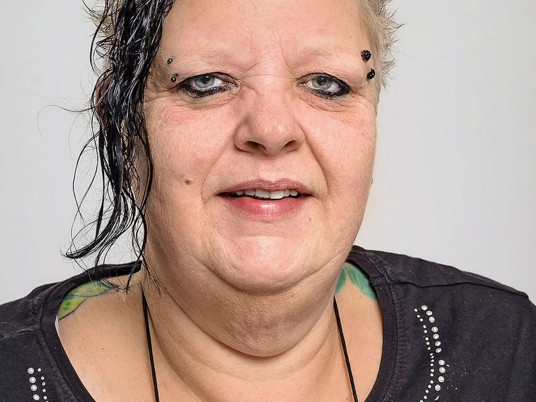 Das Bild zeigt ein Porträt von Maurike Maaßen, Betriebsrätin und Kassiererin von Netto.